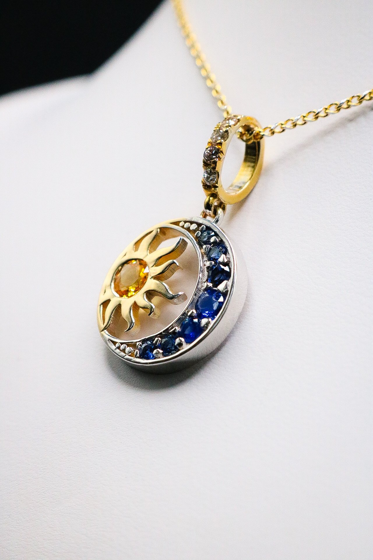 Necklaces & pendants by Yaneth Reyes